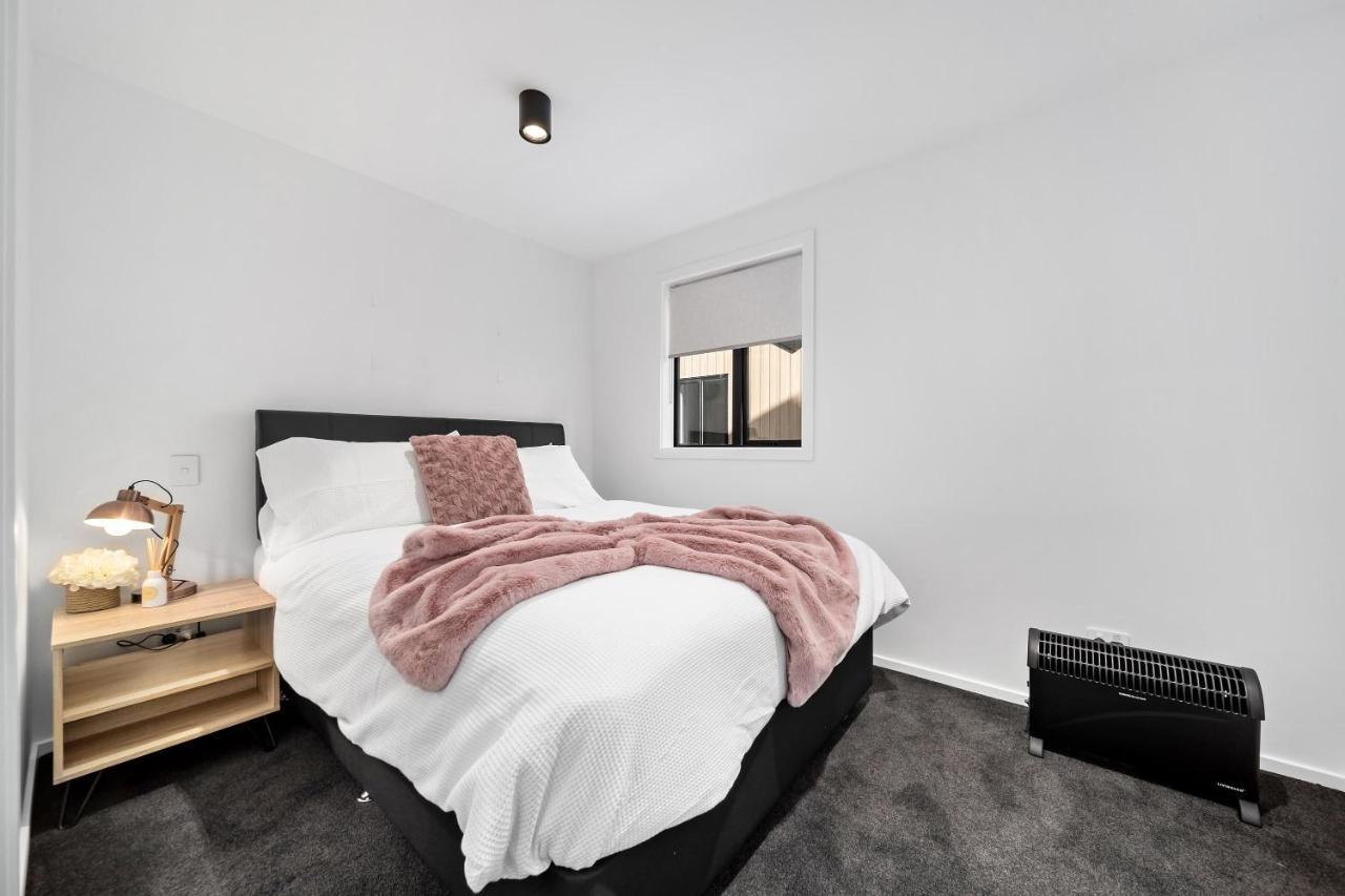 2 Bed 2 Bathroom Brand New Paradise 8 Mins To Cbd ควีนส์ทาวน์ ภายนอก รูปภาพ